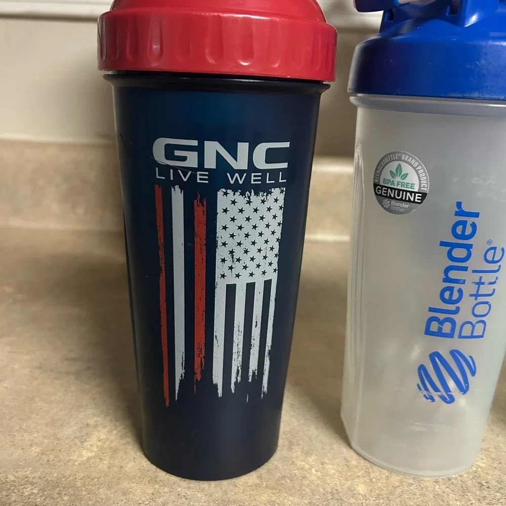 4 Blender Bottles with 3 Blender Balls EUC - Picture 2 of 6